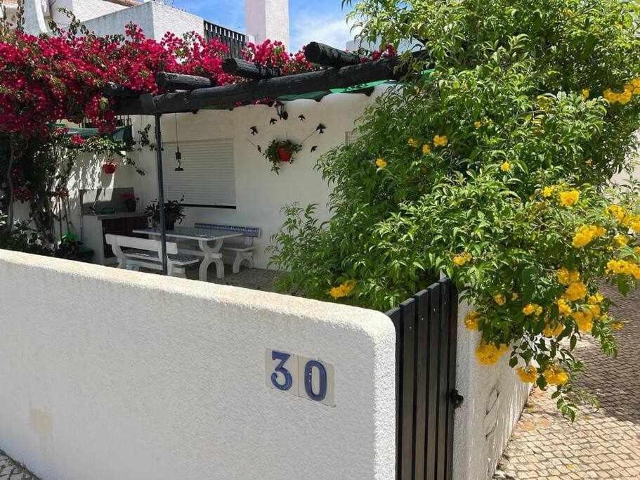 Green House By Fhr Estacionamento E Wifi Quarteira Exterior photo